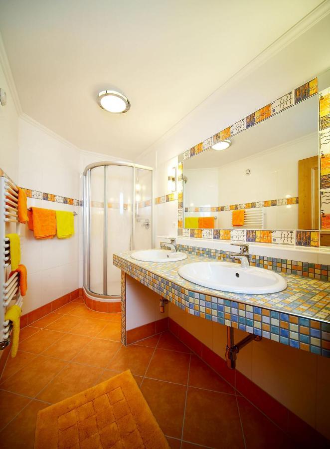 Biohotel Castello Koenigsleiten Konigsleiten Bagian luar foto